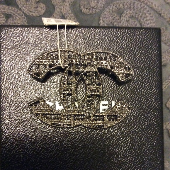 CHANEL Jewelry - Sale! Authentic Chanel Ruthenium Brooch pendent.